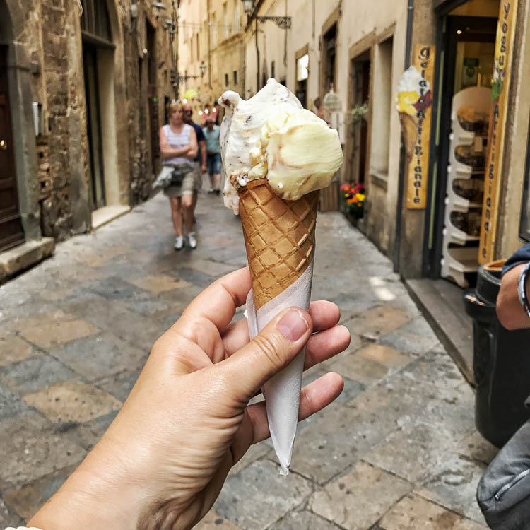 Foto in italie van een ijsje